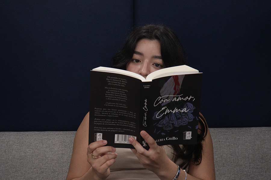 Libro Valeria Grijalva, alumna de Tec Guadalajara, public&oacute; un libro, novela de misterio. 