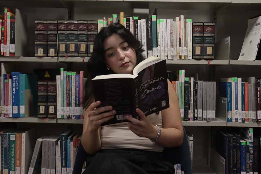 Libro Valeria Grijalva, alumna de Tec Guadalajara, public&oacute; un libro, novela de misterio. 