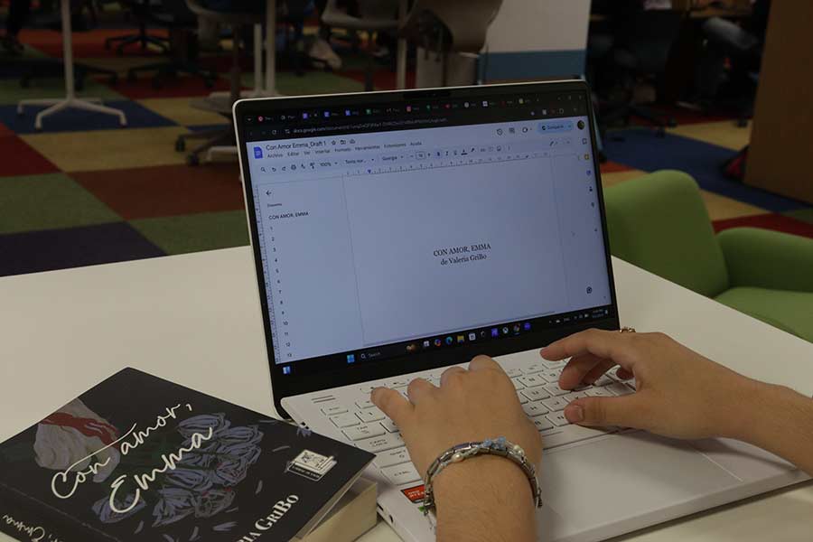 Libro Valeria Grijalva, alumna de Tec Guadalajara, public&oacute; un libro, novela de misterio. 