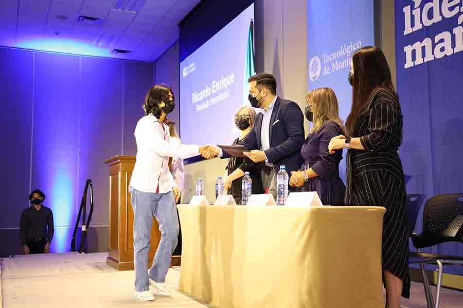 16 estudiantes destacados fueron distinguidos con la Beca L&iacute;deres del Ma&ntilde;ana en Tec Guadalajara.