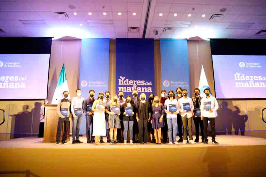 16 estudiantes destacados fueron distinguidos con la Beca L&iacute;deres del Ma&ntilde;ana en Tec Guadalajara.