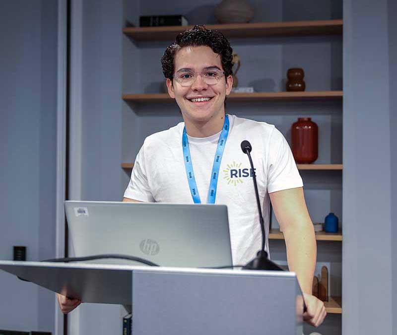 Luciano Reyes, estudiante de la PrepaTec Cuernavaca, participó en el Residential Summit de RISE en Londres, Inglaterra.