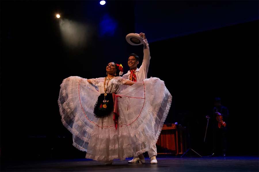 luis diego bailando