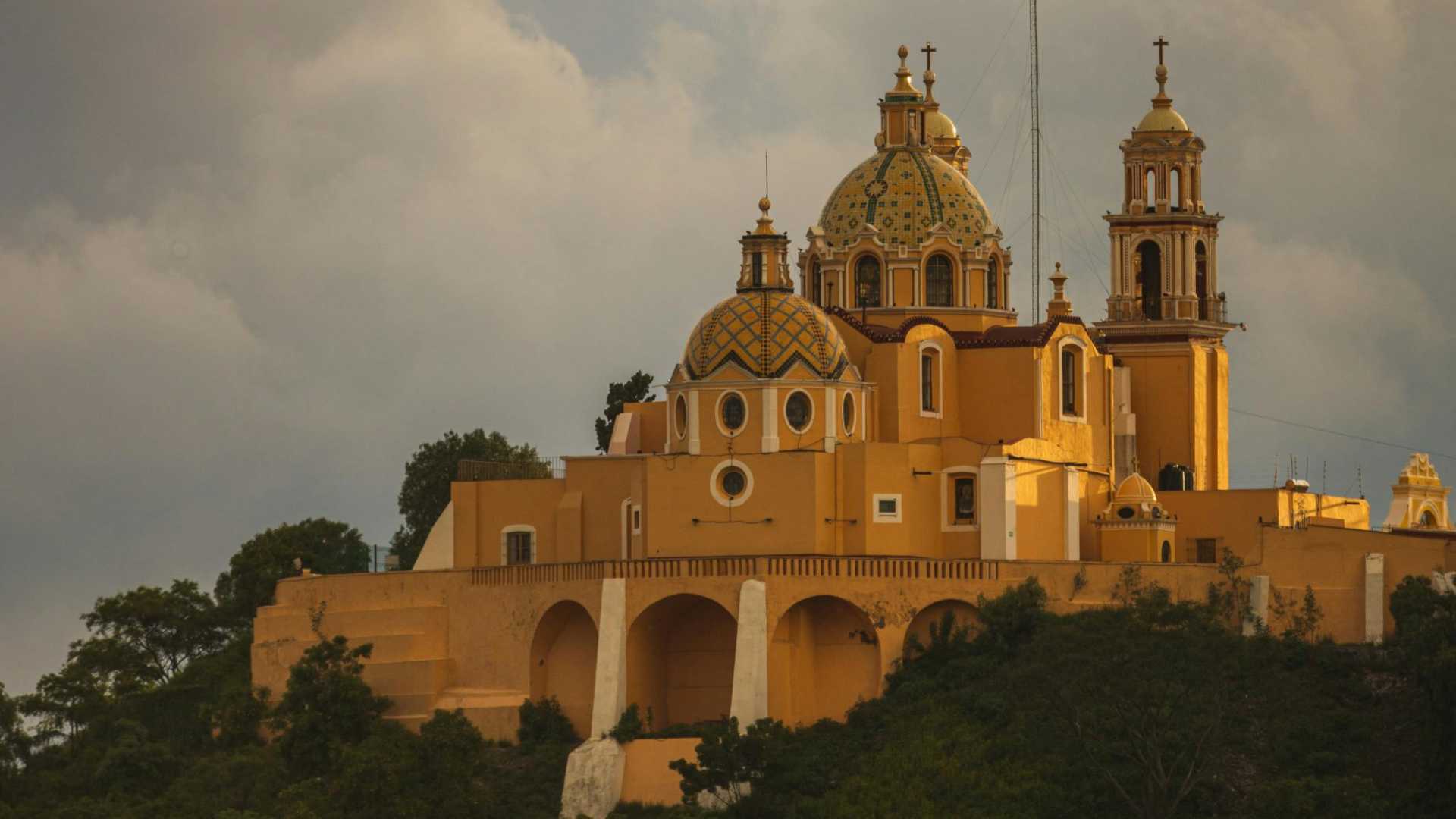 Profesora del Tec Puebla presentó un estudio sobre IA y restauración arquitectónica
