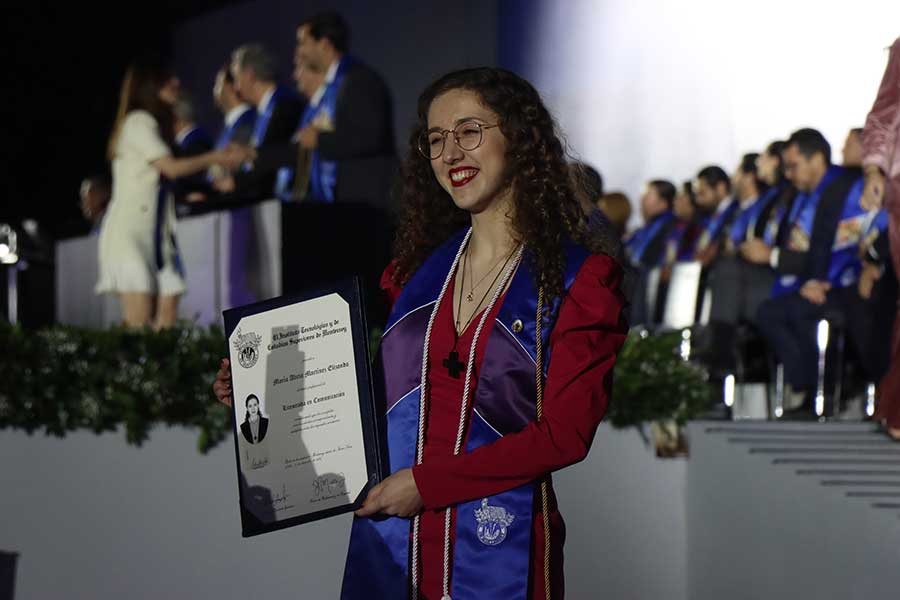 María Alicia Martínez, graduación.