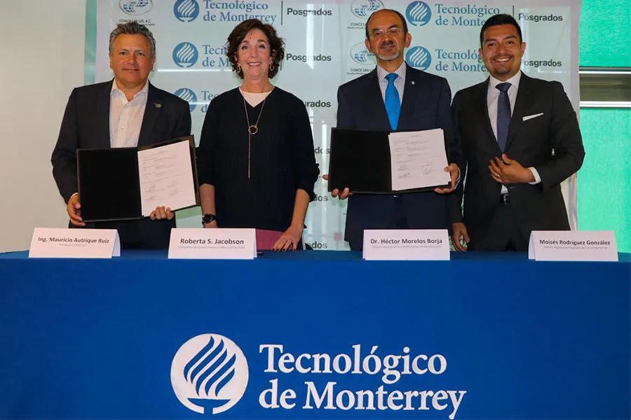 Mauricio, H&eacute;ctor, Roberta y Mois&eacute;s firmaron el convenio