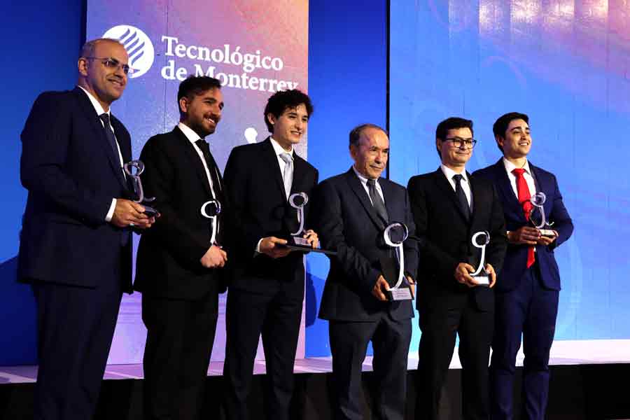 Los ganadores del Premio Rómulo Garza, el pasado 27 de febrero.