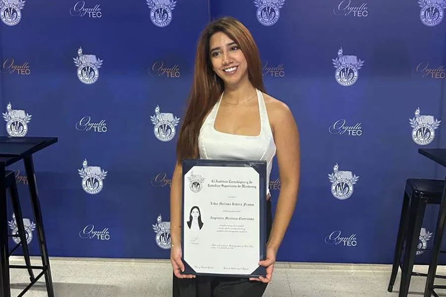 Melissa recibi&oacute; menci&oacute;n honor&iacute;fica de excelencia y mejor promedio de su carrera.