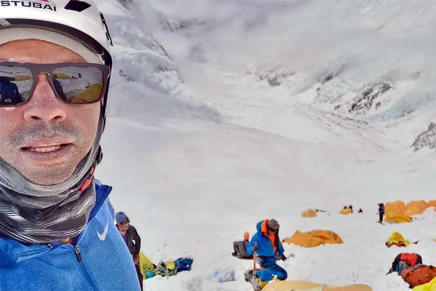 El mexicano se prepar&oacute; durante 10 meses para subir a la cima del Everest.