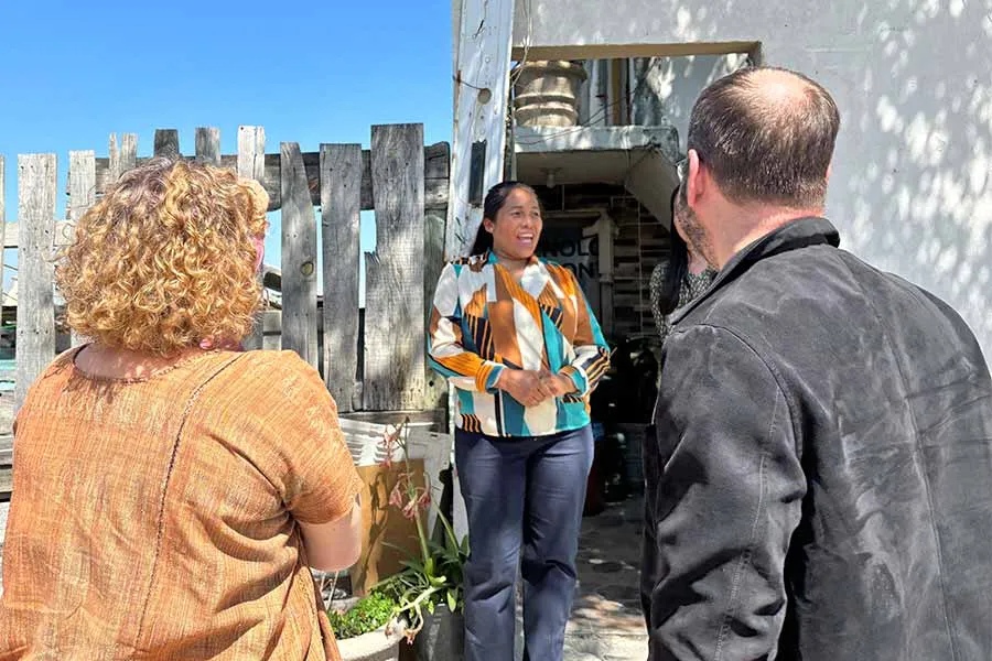 La se&ntilde;ora Vicky habilit&oacute; en su vivienda un espacio educativo para ofrecer asesor&iacute;as a ni&ntilde;as y ni&ntilde;os; ahora, cuenta con una computadora con conexi&oacute;n a internet.