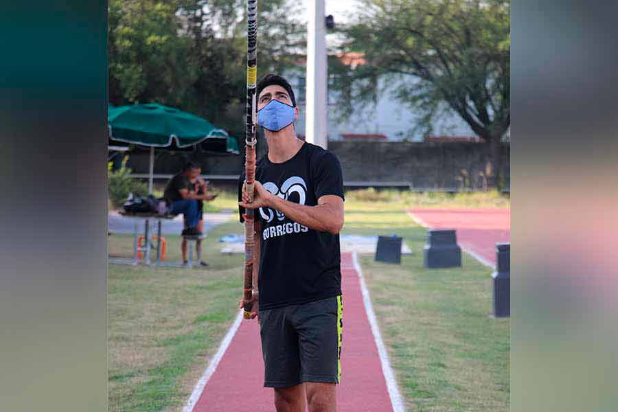 Como atleta de Borregos, Miguel obtuvo una medalla de oro en decatl&oacute;n, en la Universiada Nacional 2021.