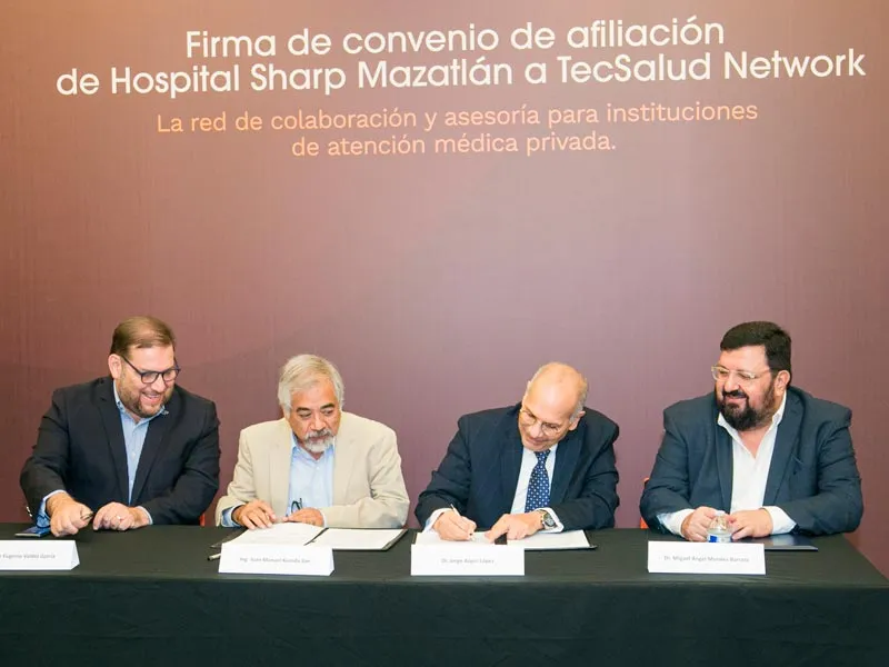 Momento de la firma de afiliaci&oacute;n del Hospital Sharp Mazatl&aacute;n a TecSalud Network.
