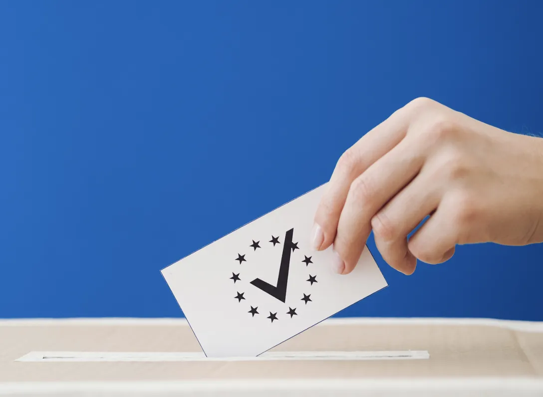 Las elecciones democráticas es uno de las diferecias entre sistemas políticos