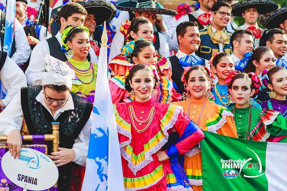 Montserrat Bernal seleccion&oacute; estar dentro del equipo de Christian Nodal. 
