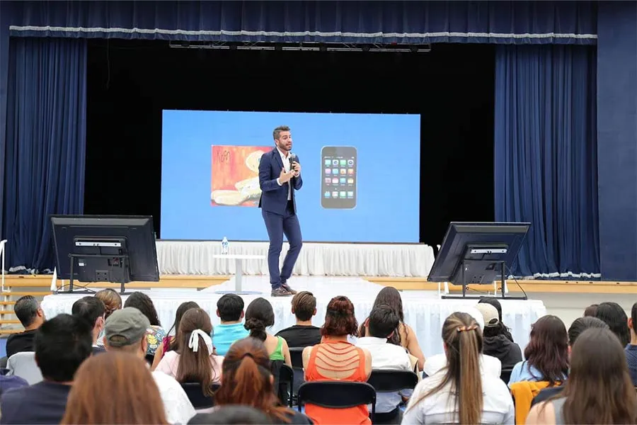 Conferencia “Emprendimiento a la financiera” con Moris Dieck