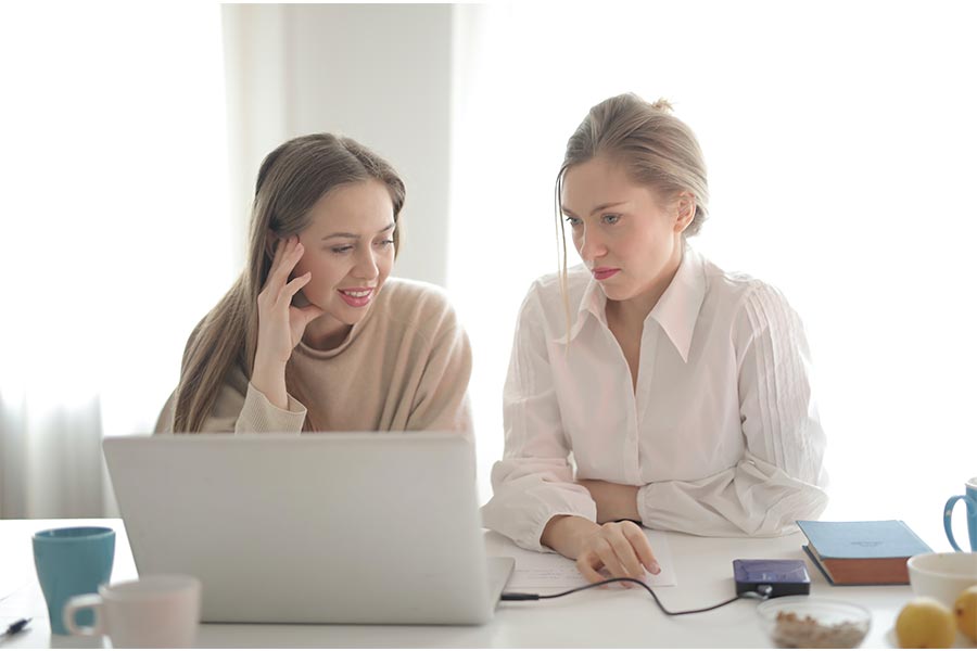 Mujeres trabajando.