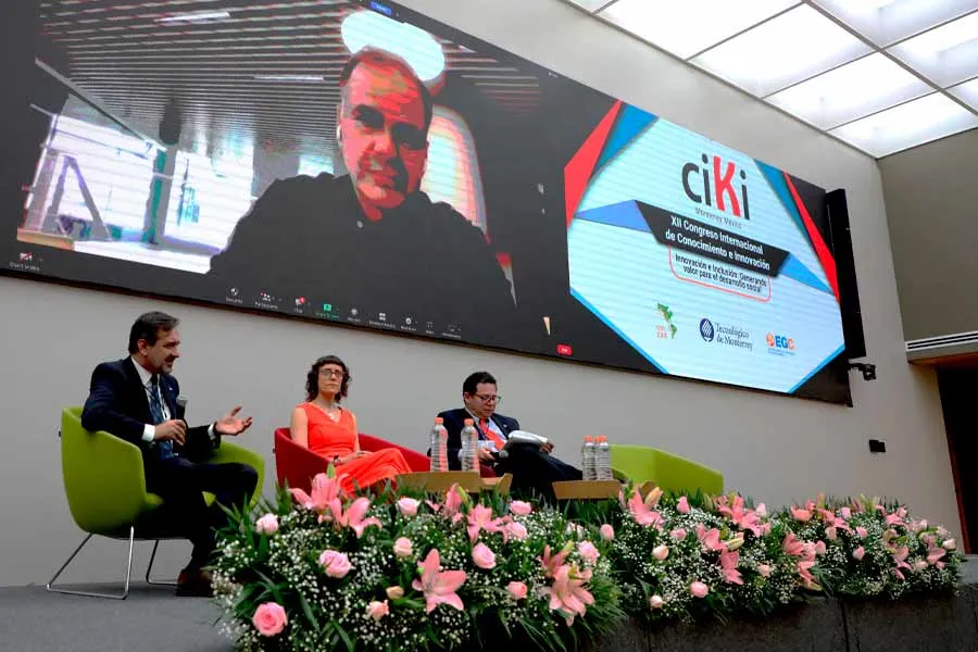 Durante la presentaci&oacute;n del informe tambi&eacute;n se realiz&oacute; un panel con 3 representantes de universidades elegidas para aparecer en el documento.