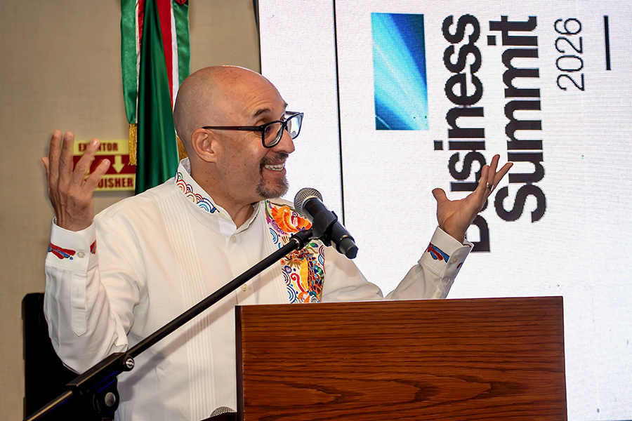 Octavio de la Torre hablando en Tec Business Summit