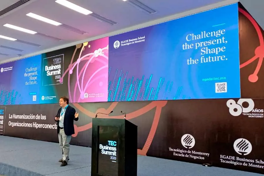 Ricardo &Uacute;beda habl&oacute; sobre organizaciones exponenciales en el Tec Business Summit 2023.