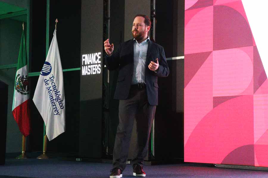 Pablo Bernal durante su conferencia en Finance Masters.