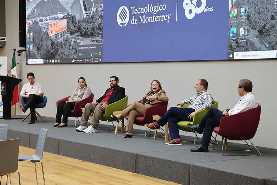 En el panel de dicusi&oacute;n sobre innovaci&oacute;n educativa participaron l&iacute;deres de universidades de Per&uacute;, Colombia, Ecuador y M&eacute;xico.
