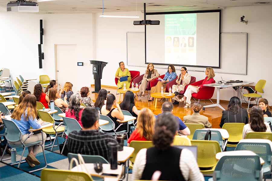 Panel mujeres en el consejo de administraci&oacute;n realizado en el campus Monterrey.