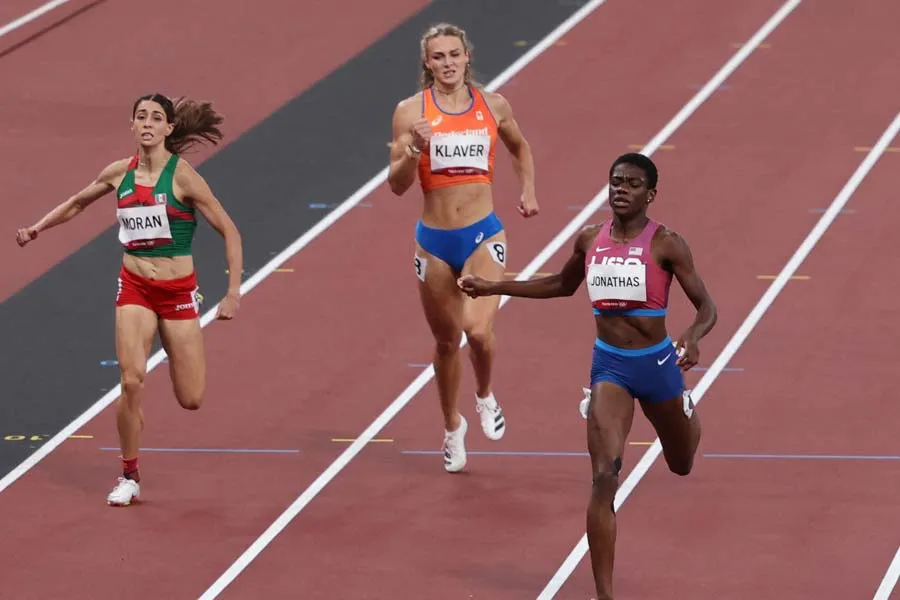 Paola Mor&aacute;n cerr&oacute; fuerte en la semifinal de 400 metros planos en Tokio 2020. 