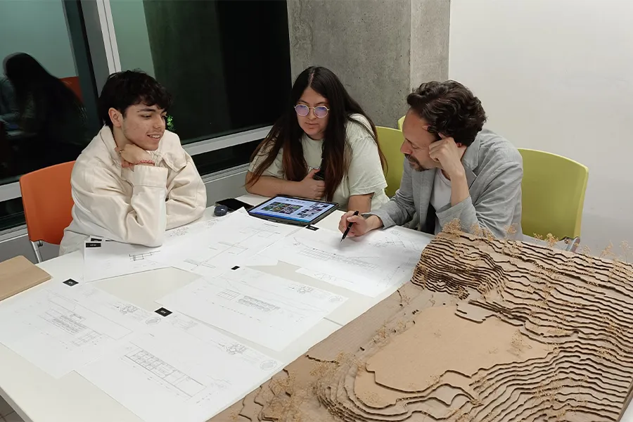 Rub&eacute;n Nesme en asesor&iacute;a.