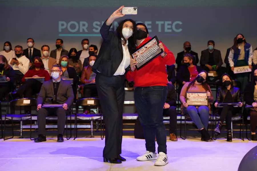 Alumnos y profesores en Patada del &eacute;xito campus Monterrey