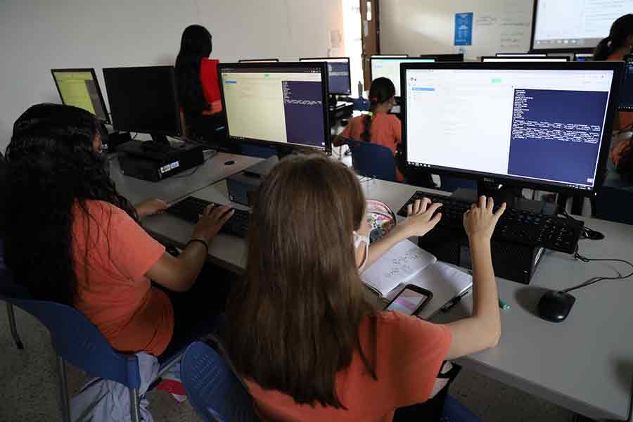 Campamento Patrones Hermosos impulsa la participaci&oacute;n de mujeres en ingenier&iacute;a.