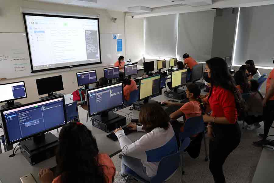 Campamento Patrones Hermosos impulsa la participaci&oacute;n de mujeres en ingenier&iacute;a.