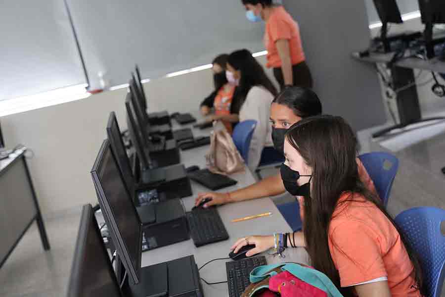 Campamento Patrones Hermosos impulsa la participaci&oacute;n de mujeres en ingenier&iacute;a.