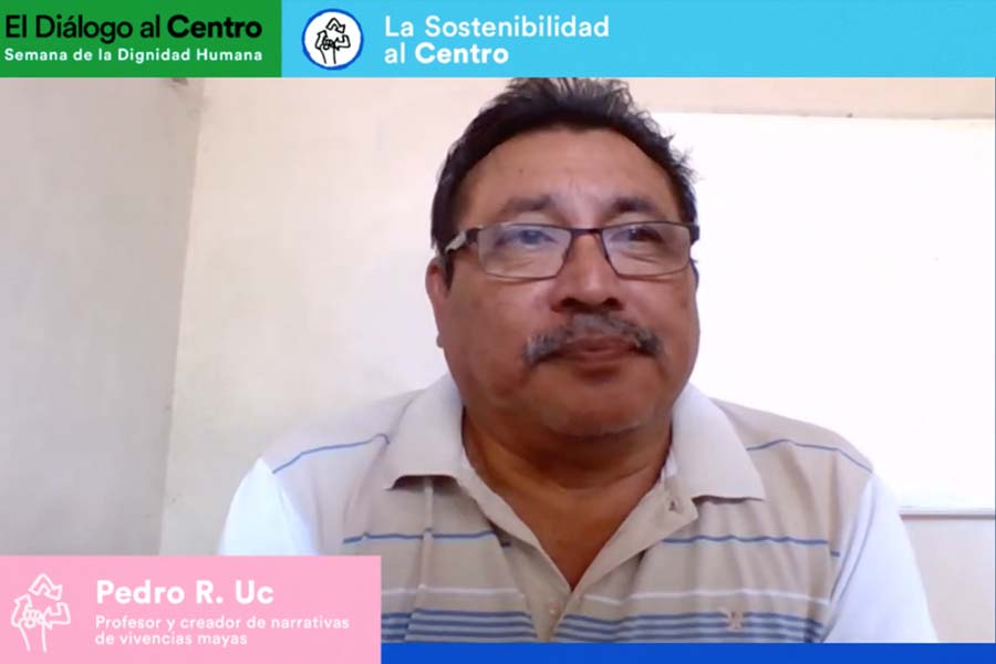 Panelista Pedro Uc dando su palabra