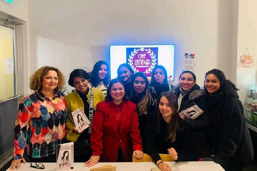 Marlenne Barajas y Gabriela Fern&aacute;ndez en Montreal, Canad&aacute; con la Alianza de Comercios Mexicanos.