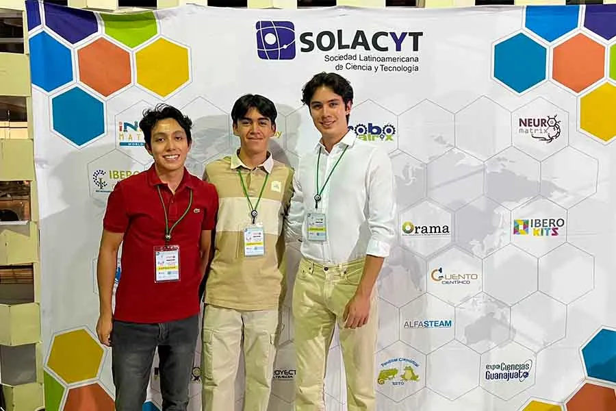 Michoacanos en Feria de Ciencias. Foto cortes&iacute;a