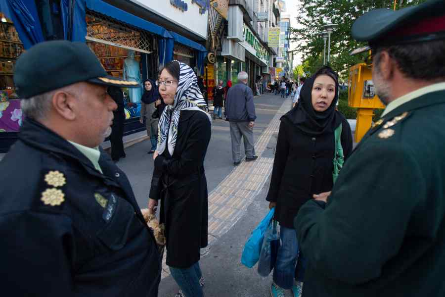 Polic&iacute;a de la moral en Ir&aacute;n