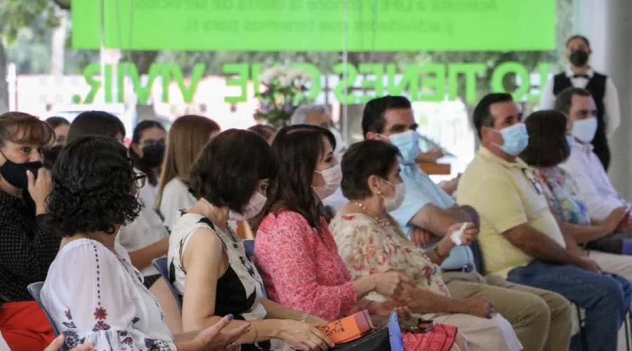 Magda Arredondo estuvo acompa&ntilde;ada por amigos y familiares