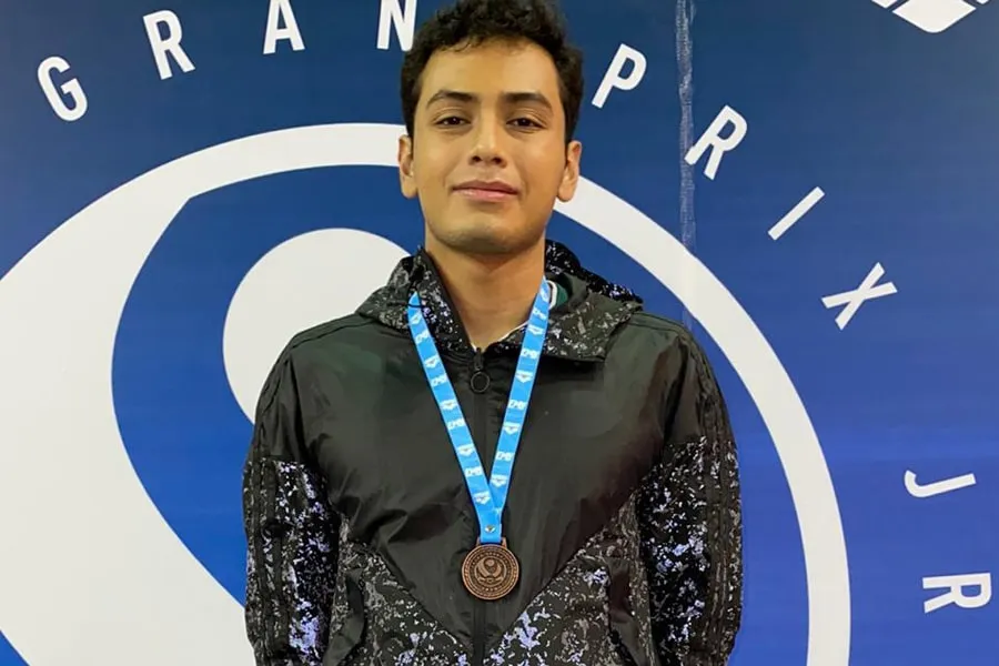 Augusto Enr&iacute;quez en la premiaci&oacute;n del Grand Prix en Monterrey.