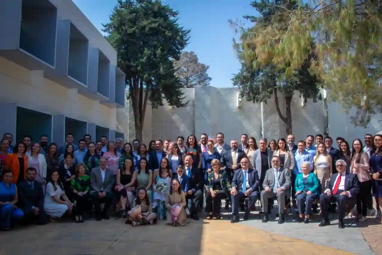 Comunidad y familia junto al ingeniero Romualdo Teller&iacute;a