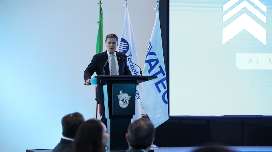 Helmut Huber fue reconocido con el Premio al M&eacute;rito EXATEC 2026 por una trayectoria que combina liderazgo empresarial, innovaci&oacute;n y compromiso con la comunidad en Quer&eacute;taro.