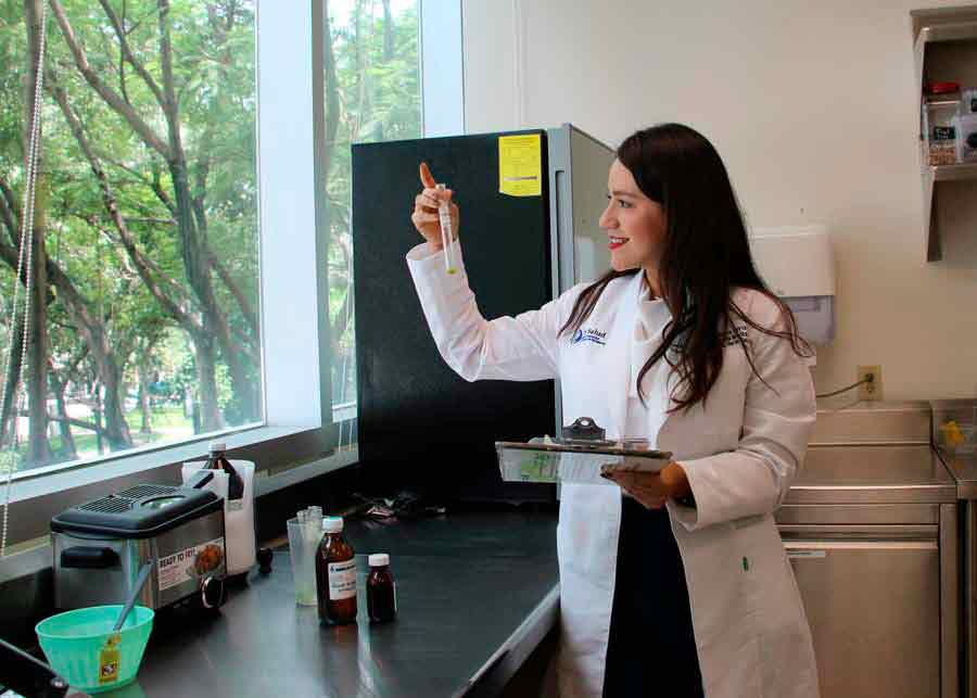 Premio U21 a profesora de nutrición del Tec Guadalajara.
