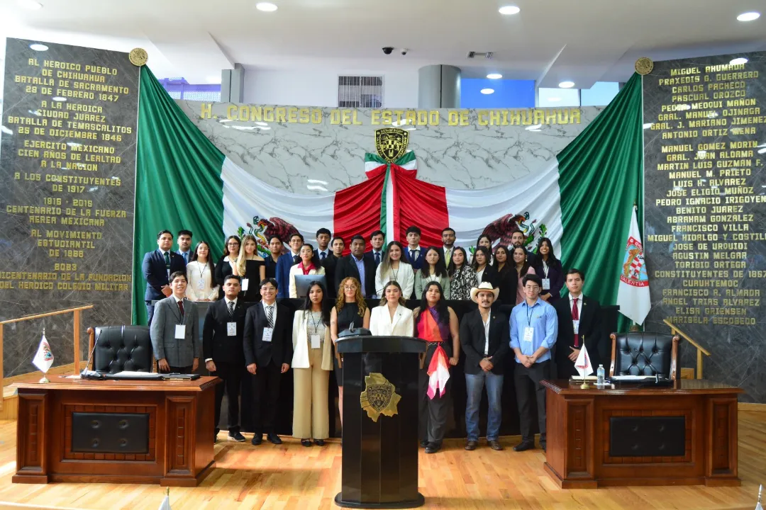 Jovenes en el pleno 