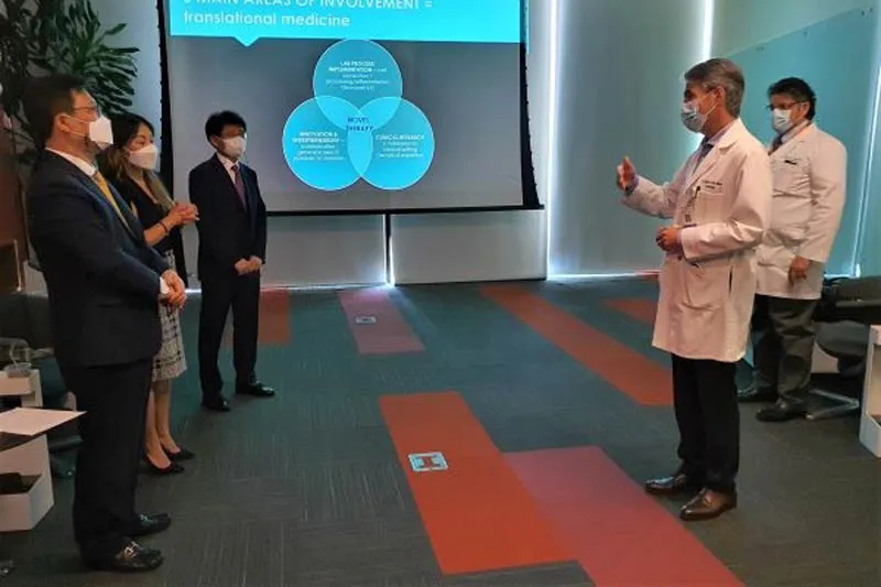 Guillermo Torre y Servando Cardona durante la presentaci&oacute;n con representantes de NovoCellBio.