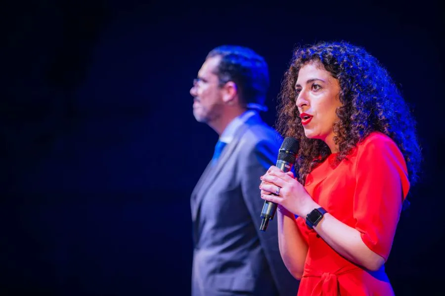 Roberto I&ntilde;iguez y Grisel Ayll&oacute;n