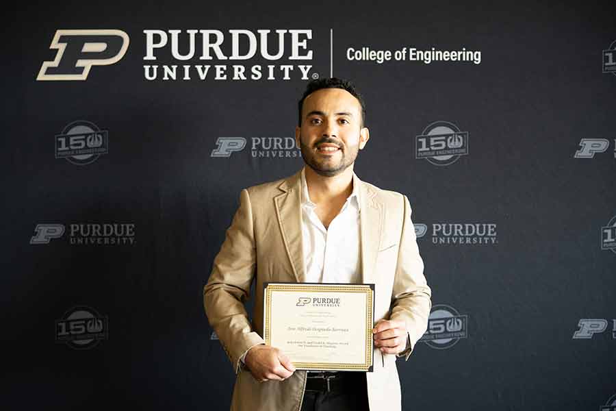 Profesor de Purdue University es EXATEC del Tec Guadalajara y fue premiado.