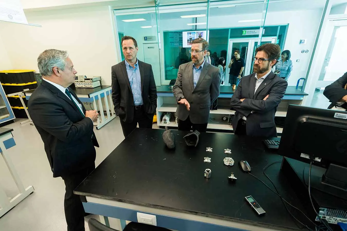Profesor del Tec expone avances de Biomecatrpinica en congreso internacional de la UNAM y Universidad de Yucat&aacute;n.