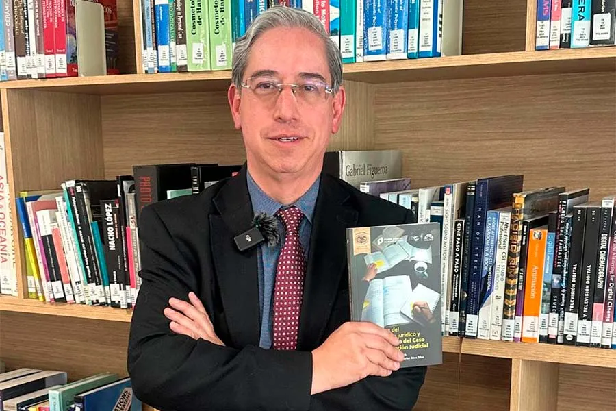 Profesor Tec publica libro sobre el razonamiento jur&iacute;dico y la IA