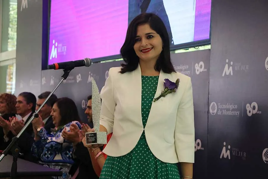 La docente del campus Monterrey recibi&oacute; el Premio Mujer Tec 2023 el pasado 6 de marzo.