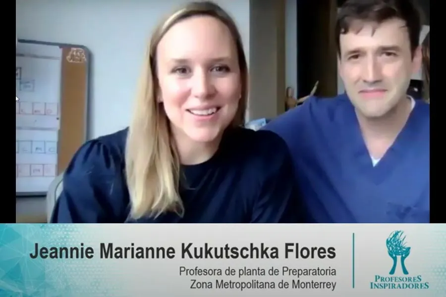 Profesora Jeannie Kukutschka en compa&ntilde;&iacute;a de su familia durante entrega del Premio Nacional al Profesor Inspirador 2021