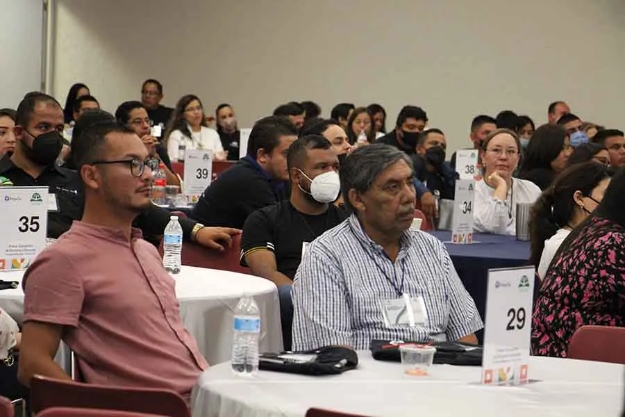 Profesores de Telebachillerato comunitario asistieron a la reuni&oacute;n.